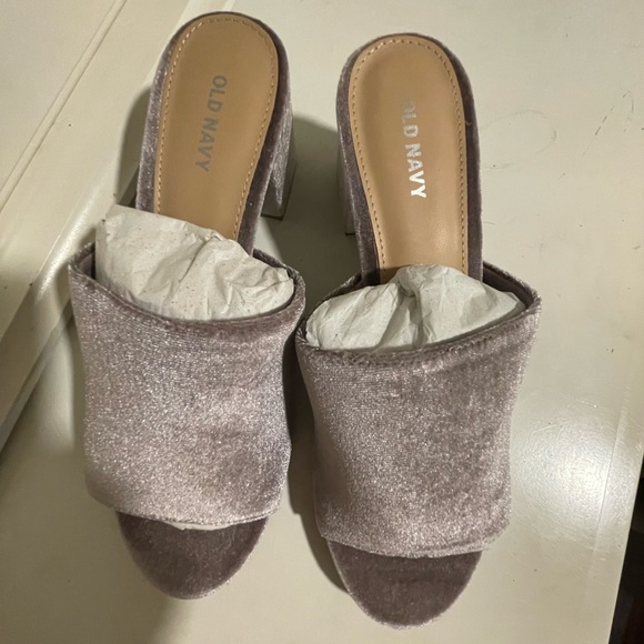 Old navy plush plum / lavender slides. - Picture 4 of 4